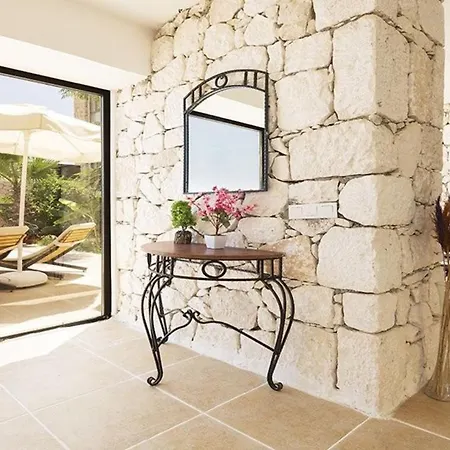 Villa In Kalkan Sleeps 8 Includes Swimming Pool Air Con And Wifi 7 *