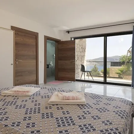 Villa In Kalkan Sleeps 8 Includes Swimming Pool Air Con And Wifi 7 *